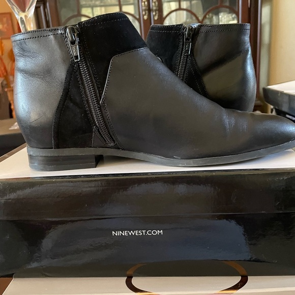 Nine West booties in size 7/12 - Picture 3 of 5